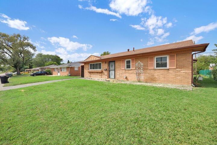 Property Photo: 4032 E Livingston Avenue OH 43227