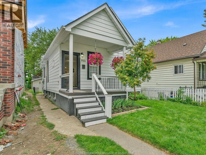 Photo de la propriété: 915 McKay Avenue ON N9B 2A4