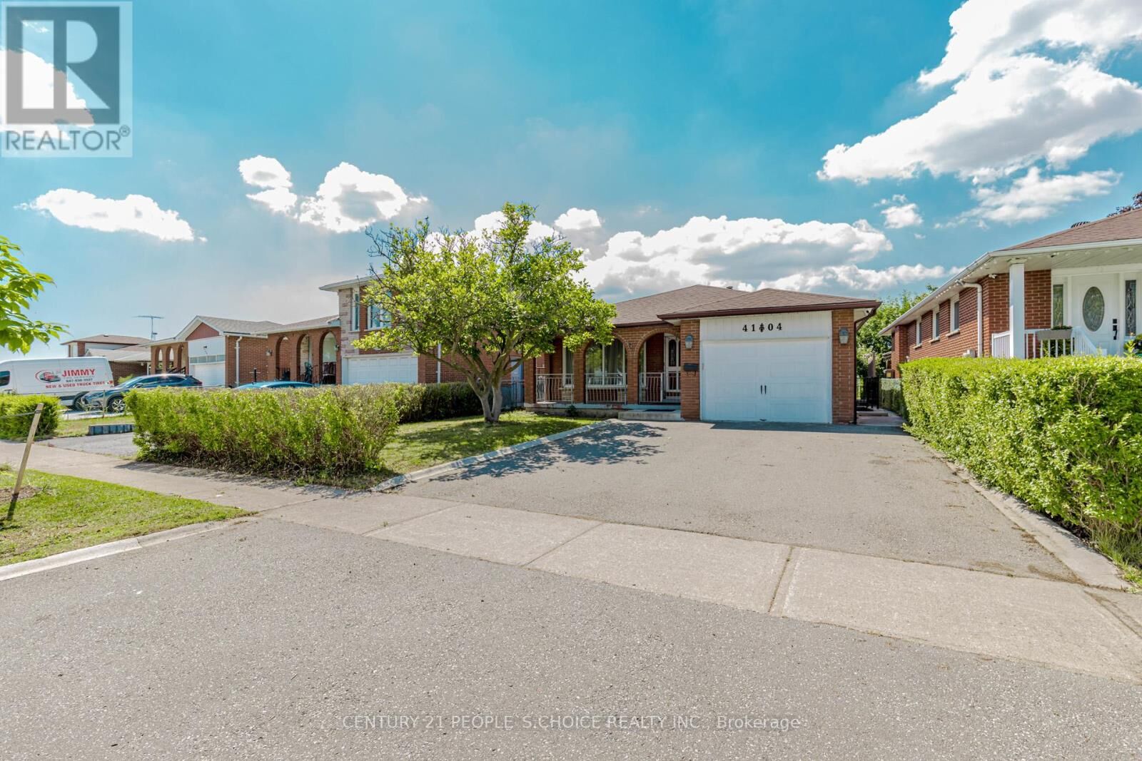 Property Photo:  4104 Brandon Gate  ON L4T 3P2 
