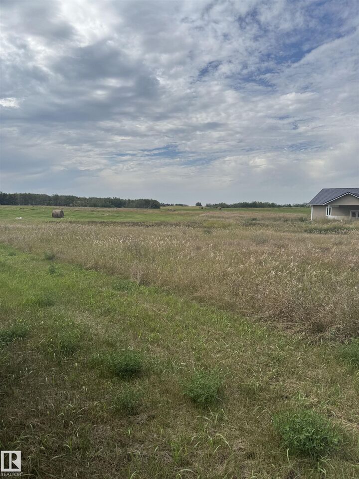 Property Photo:  56512 RR 105  AB T0B 4R0