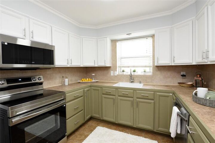 Property Photo: 1010 SE 15th St 112 FL 33316
