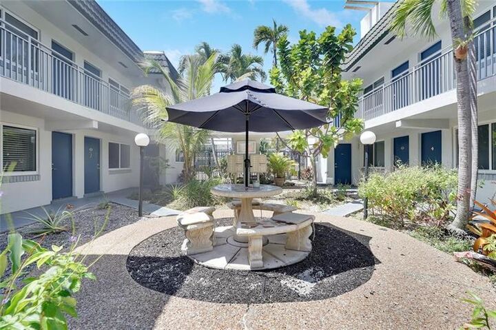 Property Photo: 1010 SE 15th St 112 FL 33316