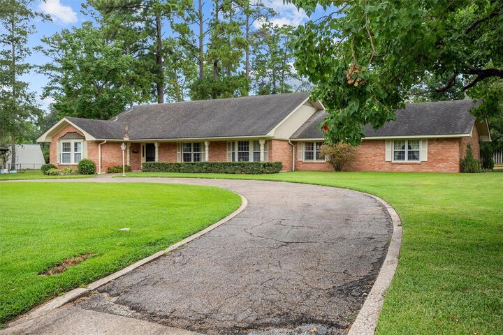 Property Photo: 900 Wildbriar Drive TX 75904