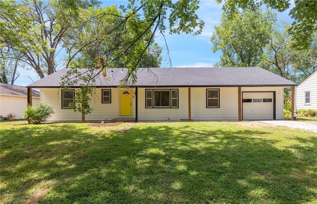 Property Photo: 4234 N Cypress Avenue MO 64117