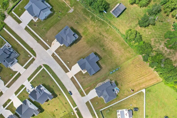 Property Photo: 475 SE Walnut Woods Drive IA 50265