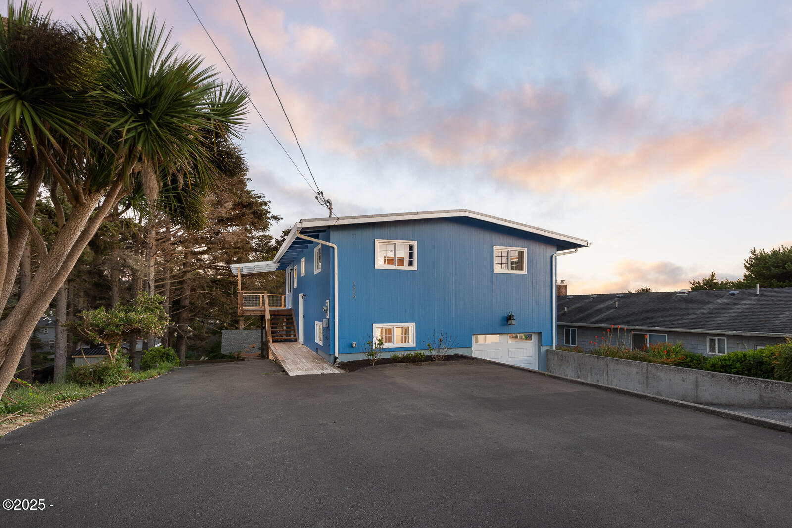 Property Photo: 1616 NW 36th Street OR 97367