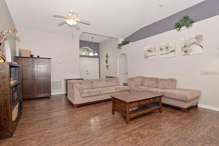 Property Photo: 1086 Welch Hill Circle FL 32712