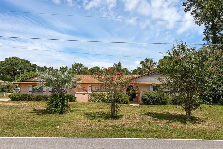 Property Photo: 1203 N Amelia Avenue FL 32724