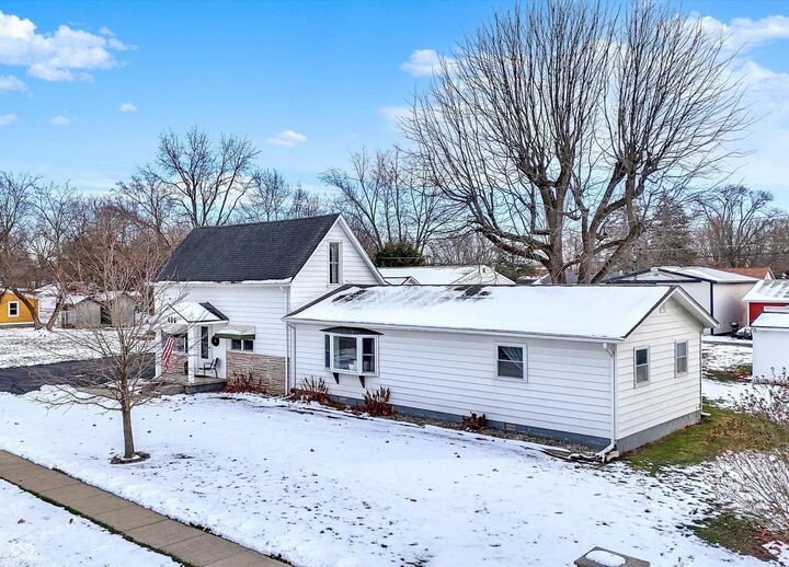 Property Photo: 405 E Howard Avenue IN 46030