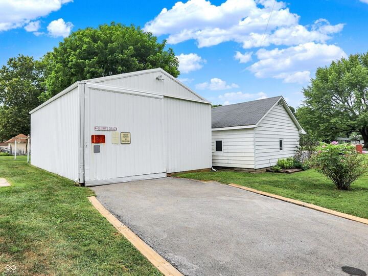 Property Photo: 405 E Howard Avenue IN 46030