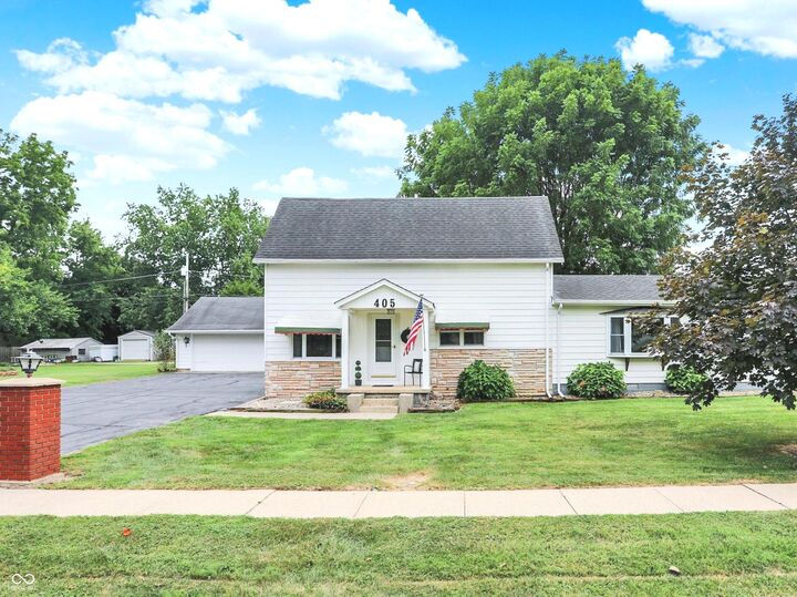 Property Photo: 405 E Howard Avenue IN 46030