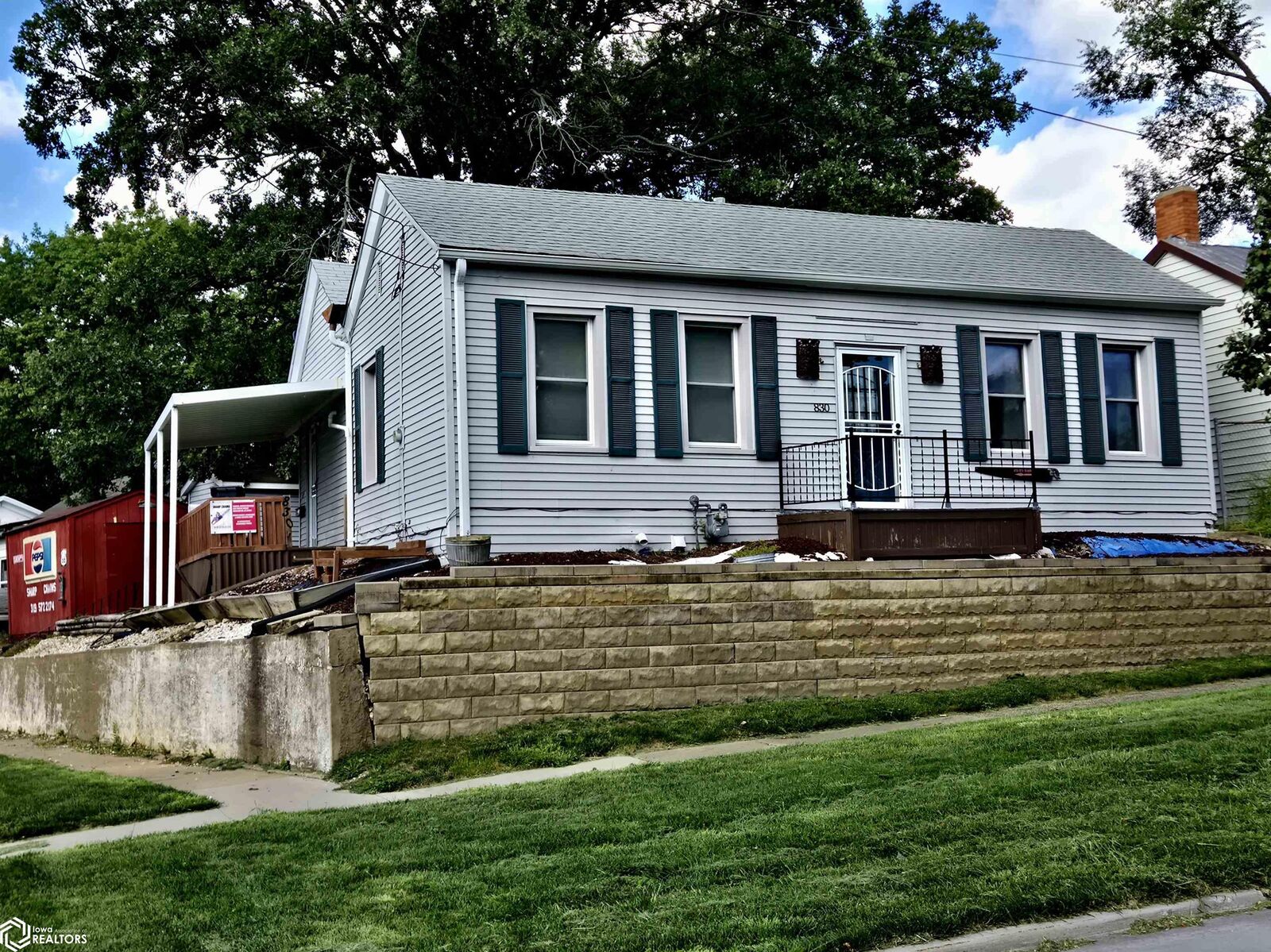 Property Photo: 830 North Street IA 52601