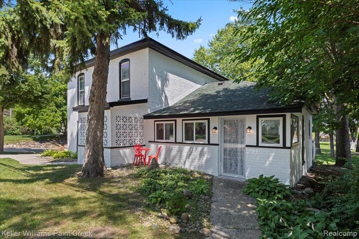 Property Photo:  70372 N Main Street  MI 48062 5722 