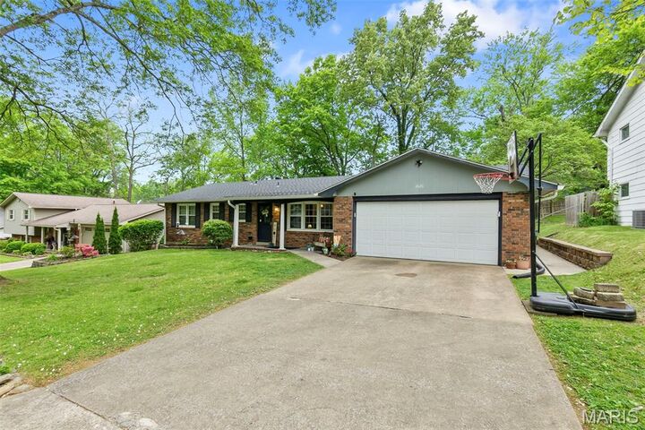 Property Photo: 2026 Robinhood Circle MO 63701