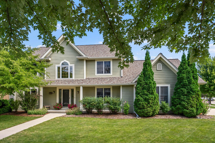 1090 Canary Ct  Grafton WI 53024 photo