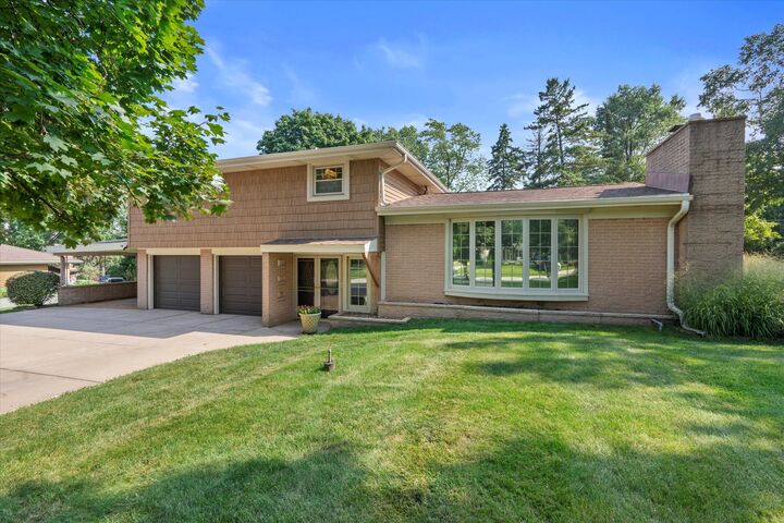 11331 W Carroll Cir  Franklin WI 53132 photo