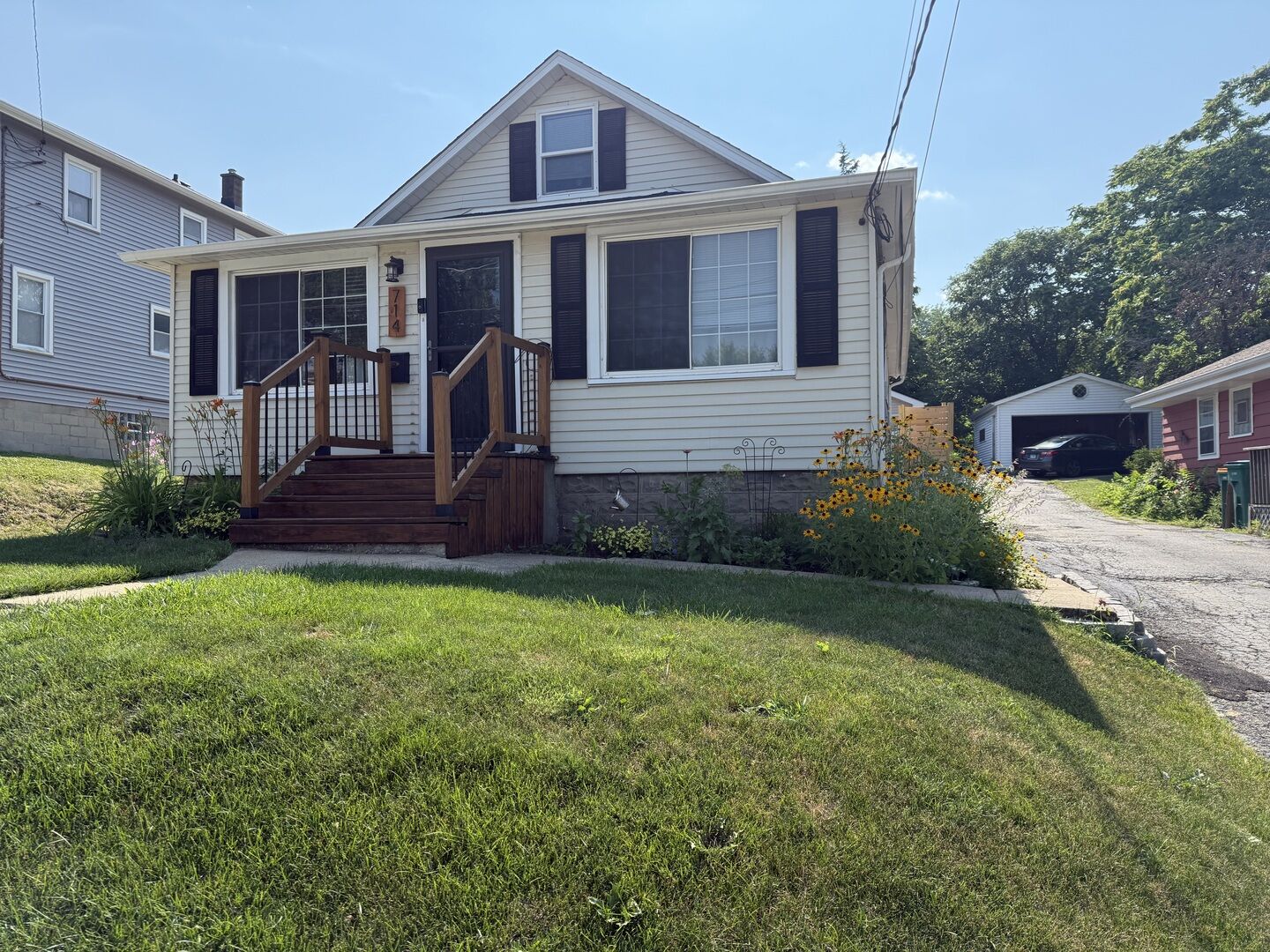 Property Photo:  714 Walnut Street  IL 60439 