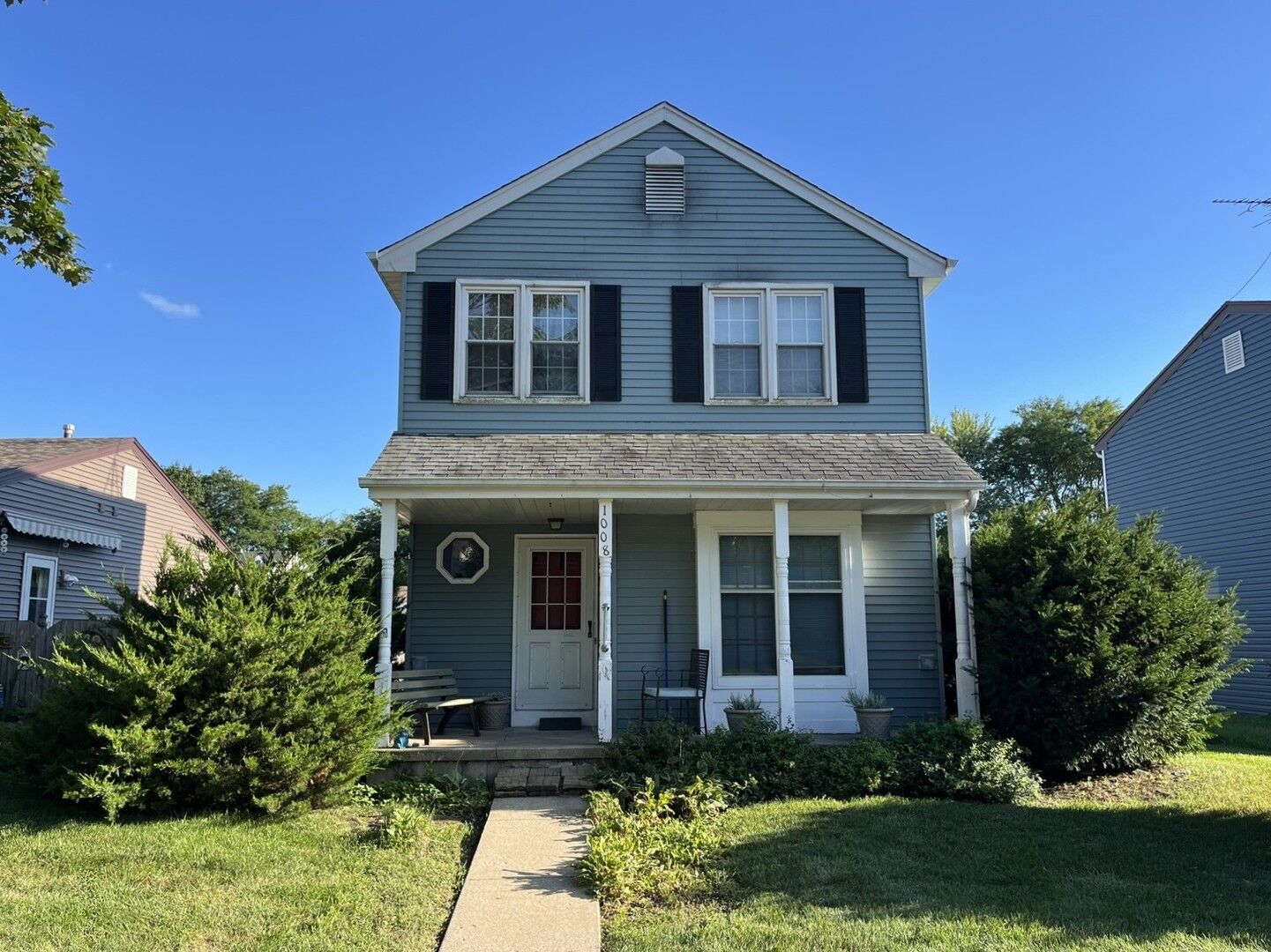 Property Photo: 1008 Geneva Drive IL 60134