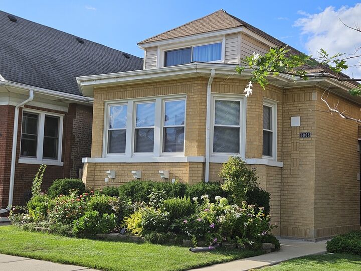 Property Photo:  6008 W Dakin Street W  IL 60634 