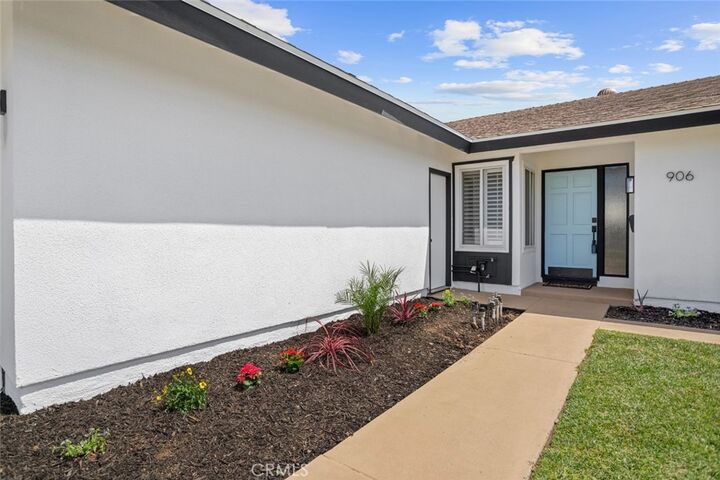 Property Photo:  906 E Chalynn Avenue  CA 92866 