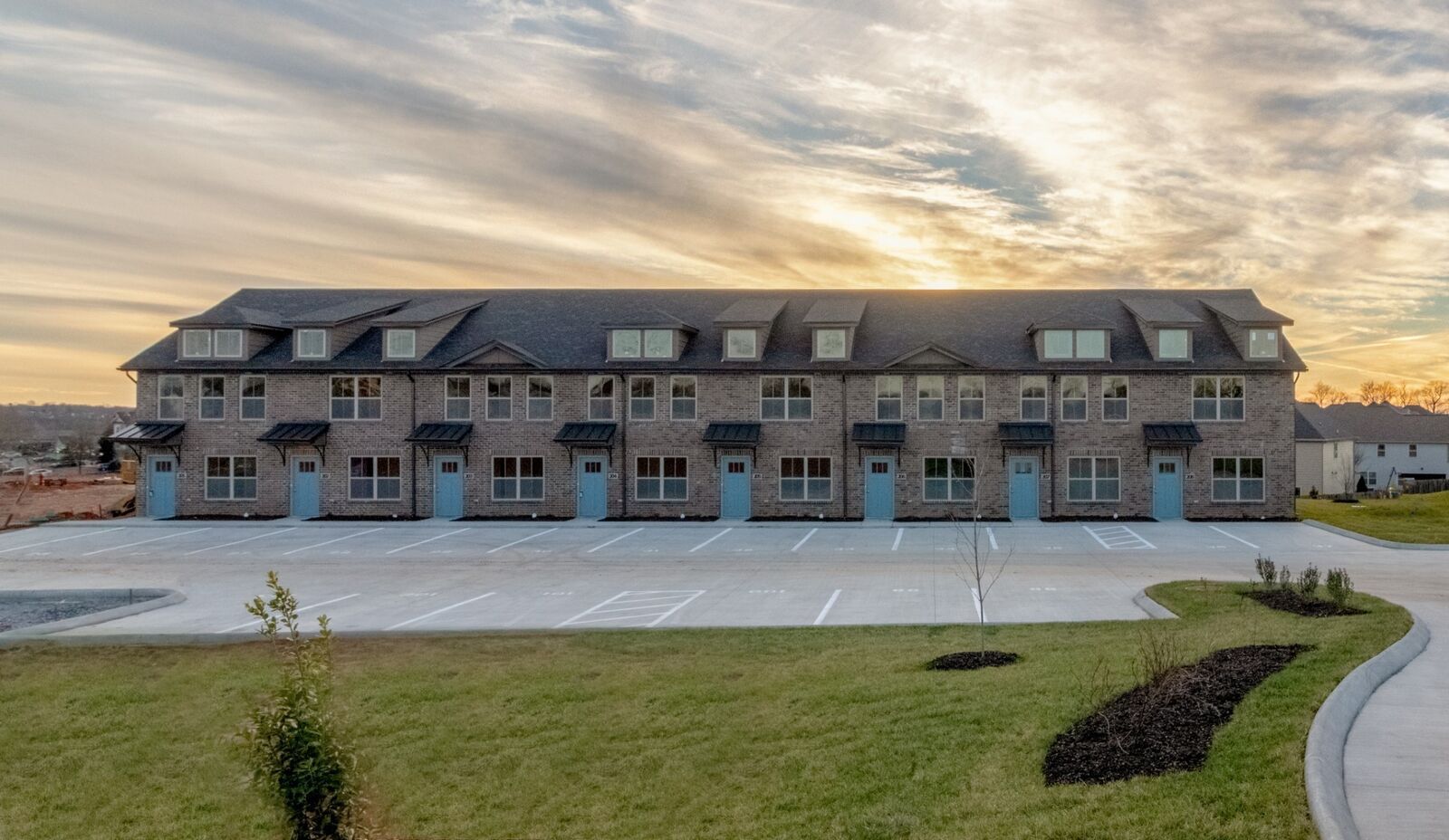 Property Photo: 1000 Henry Place Blvd 802 TN 37042