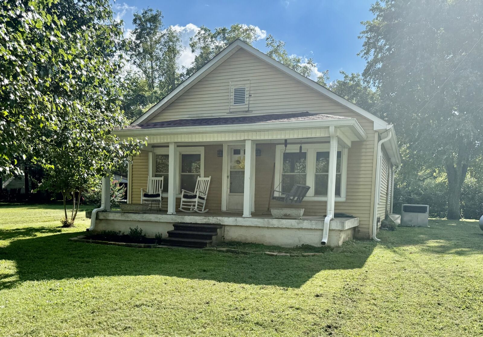 Property Photo: 321 Spring St TN 37183