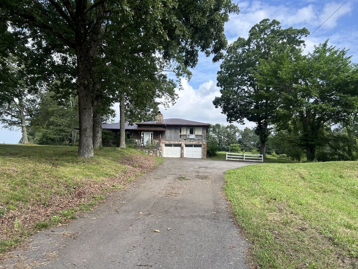 612 Old Florence Pulaski Rd  Leoma TN 38468 photo