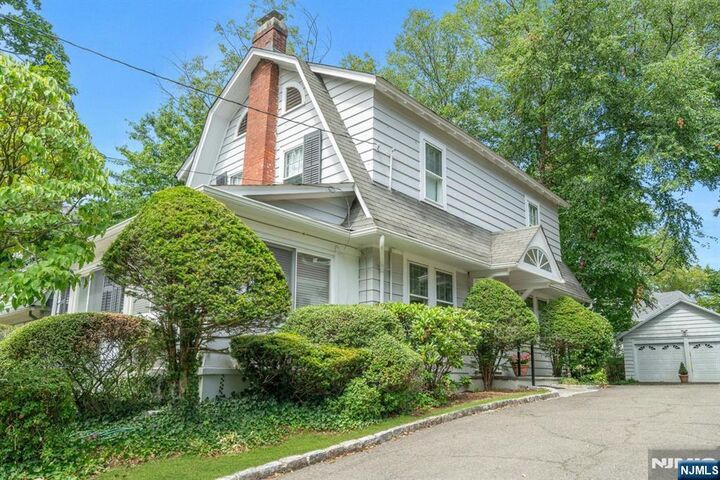 21 Richmond Avenue  Ridgewood NJ 07450 photo