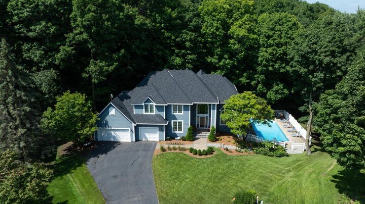 6310 Stag Horn Lane  Chanhassen MN 55317 photo