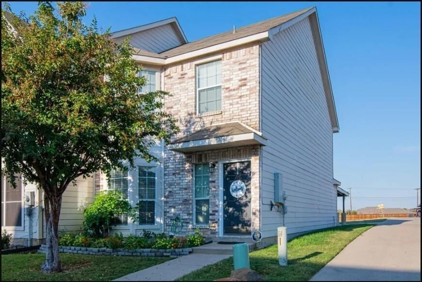 Property Photo: 5705 Giddyup Lane TX 76179