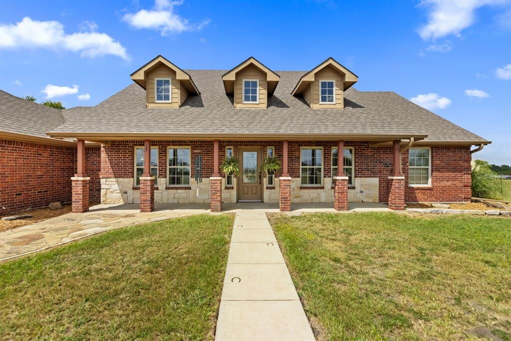 Property Photo: 5017 J R Court TX 75189