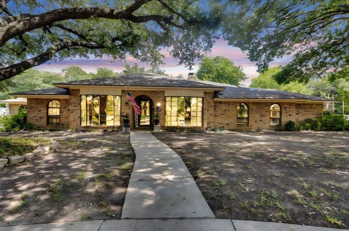 1908 Alexander Drive  Waxahachie TX 75165 photo