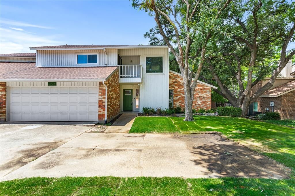Property Photo: 1707 Marsh Lane TX 75006