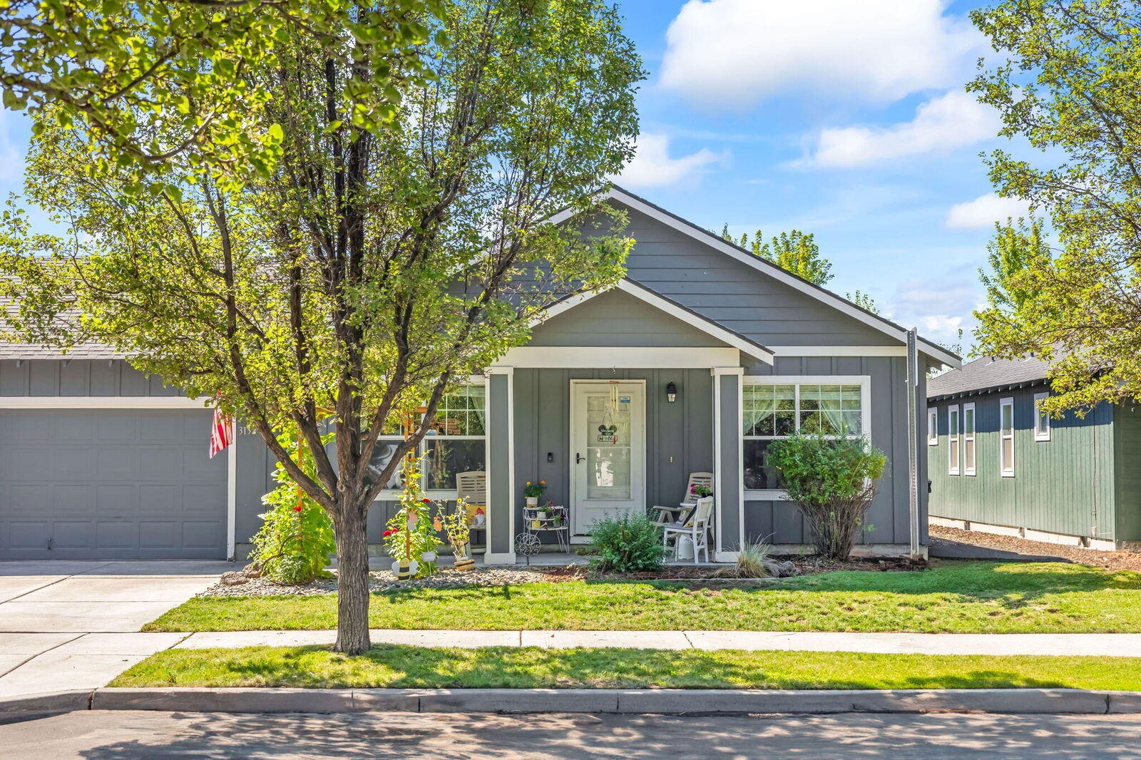 Property Photo: 3132 SW Indian Place OR 97756