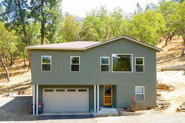 Property Photo: 330 E Fir Street OR 97530