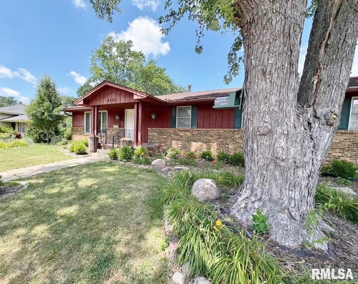 Property Photo: 4303 W Lynnhurst Drive IL 61615