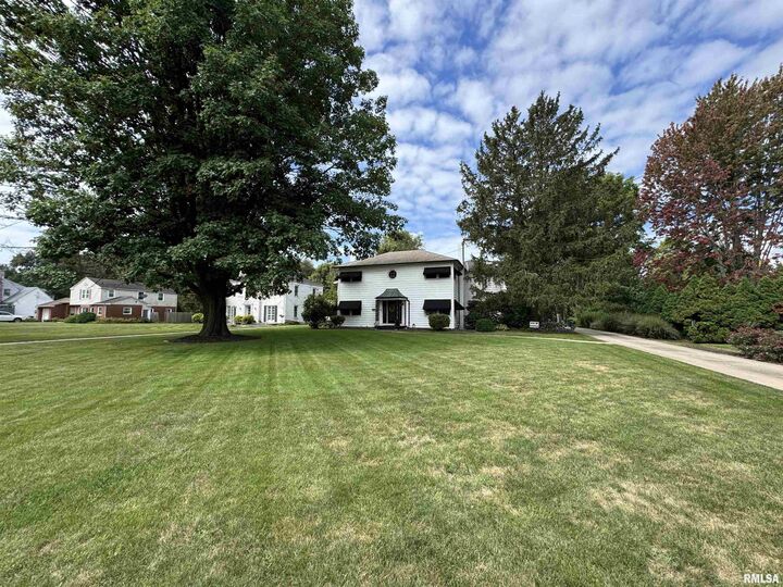 Property Photo: 1796 N Broad Street IL 61401