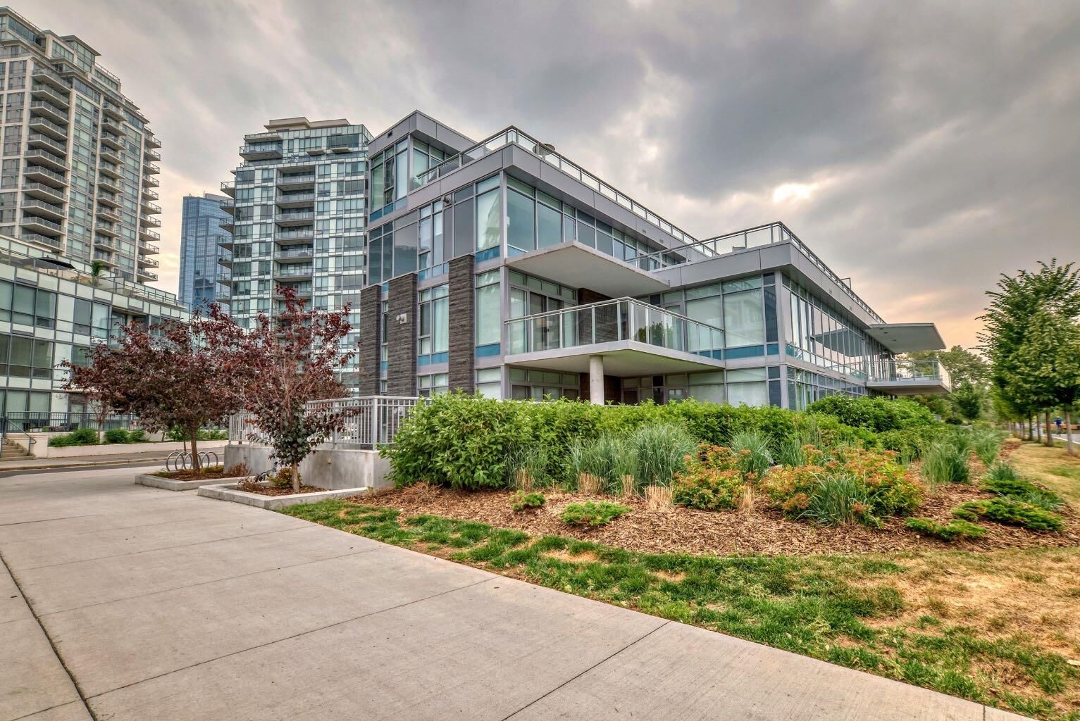 Property Photo: 88 Waterfront Mews SW 102 AB T2P 1K7