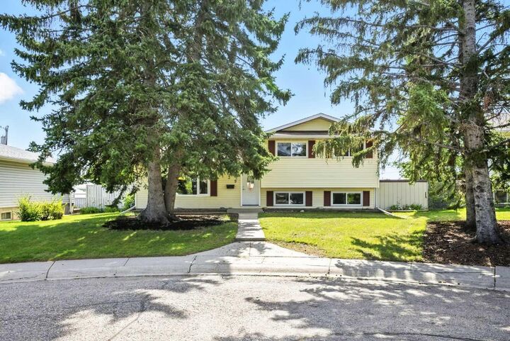 139 Huntford Green NE  Calgary AB T2K 3Z3 photo