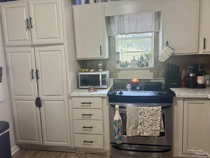 Property Photo: 4801 Sierra Dr A FL 32526