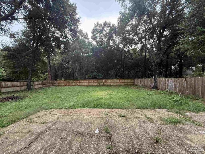 Property Photo: 6441 Julia Dr FL 32570