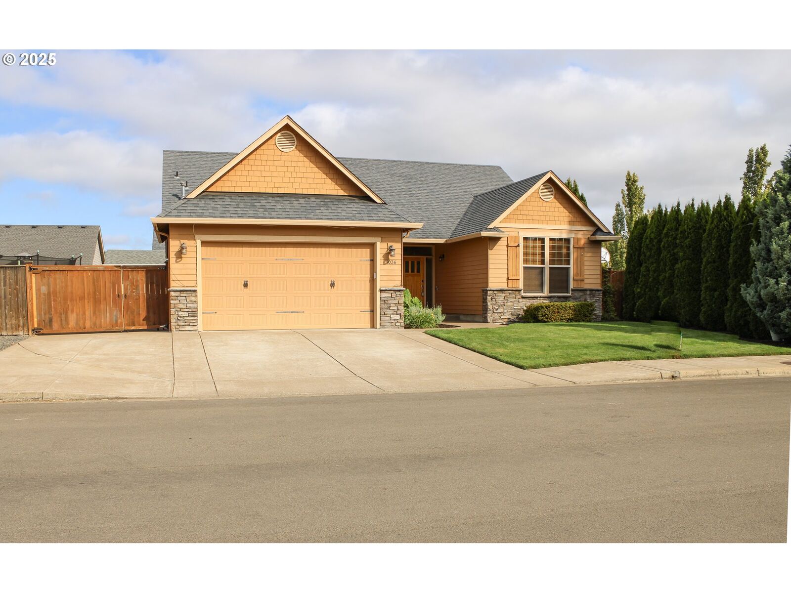 Property Photo: 1036 Kaylee Ave OR 97448