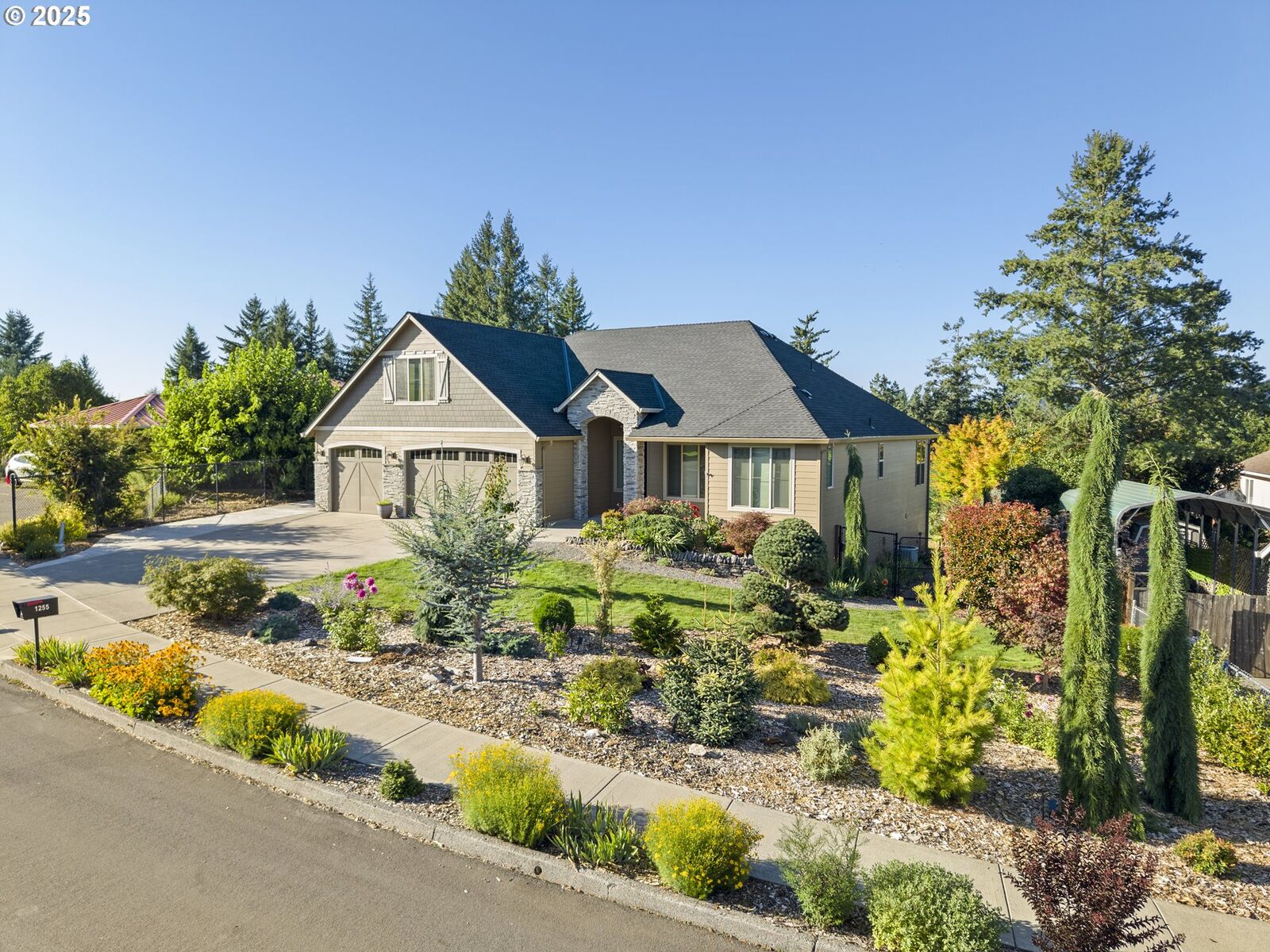 Property Photo: 1255 NW 30th Ave WA 98607