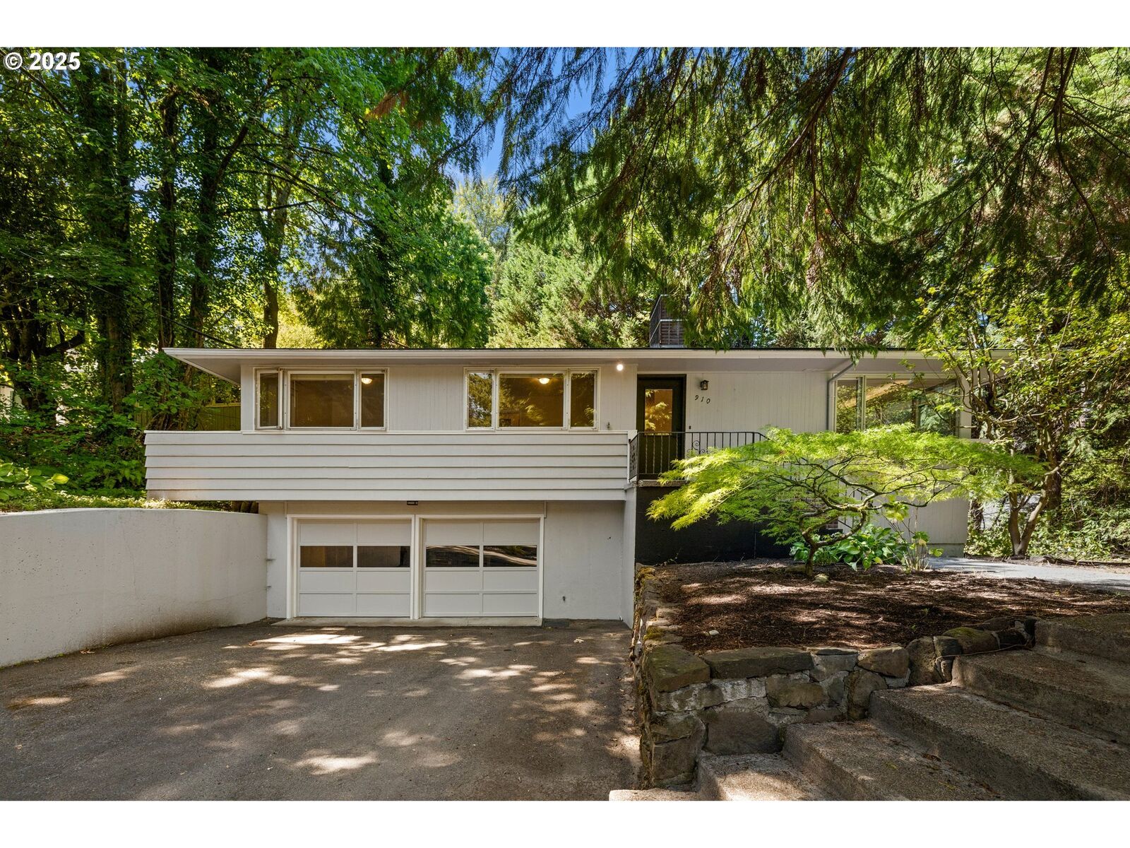 Property Photo:  910 York Rd  OR 97034 