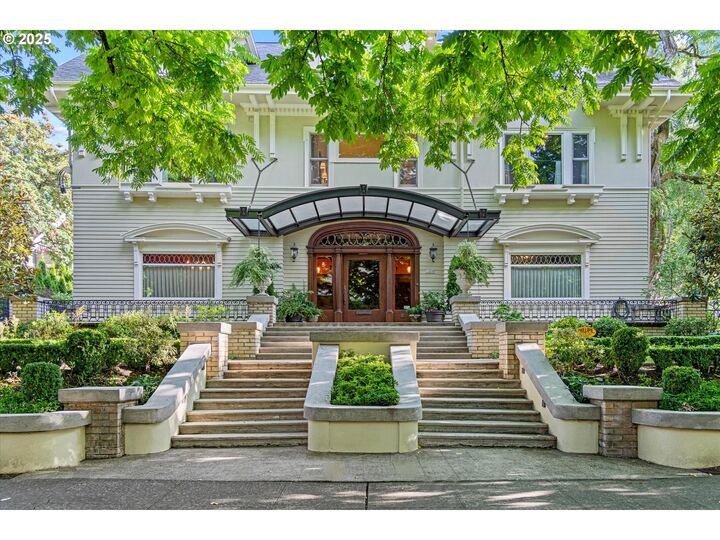 1408 NE Knott St  Portland OR 97212 photo