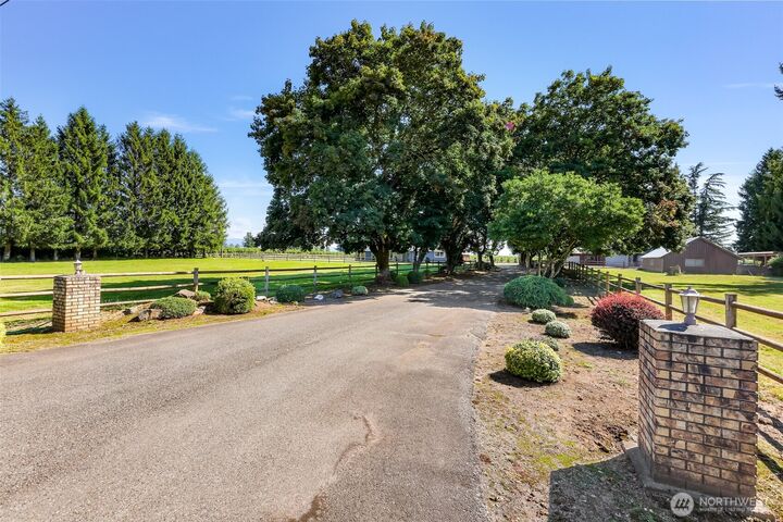 Property Photo: 271 E Bartlett Road WA 98264