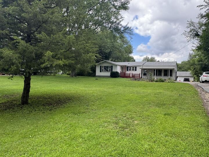 Property Photo: 1826 Leonard Road IL 61109