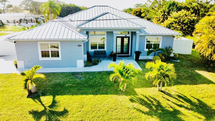 Property Photo:  2092 SW Airoso Boulevard  FL 34984 