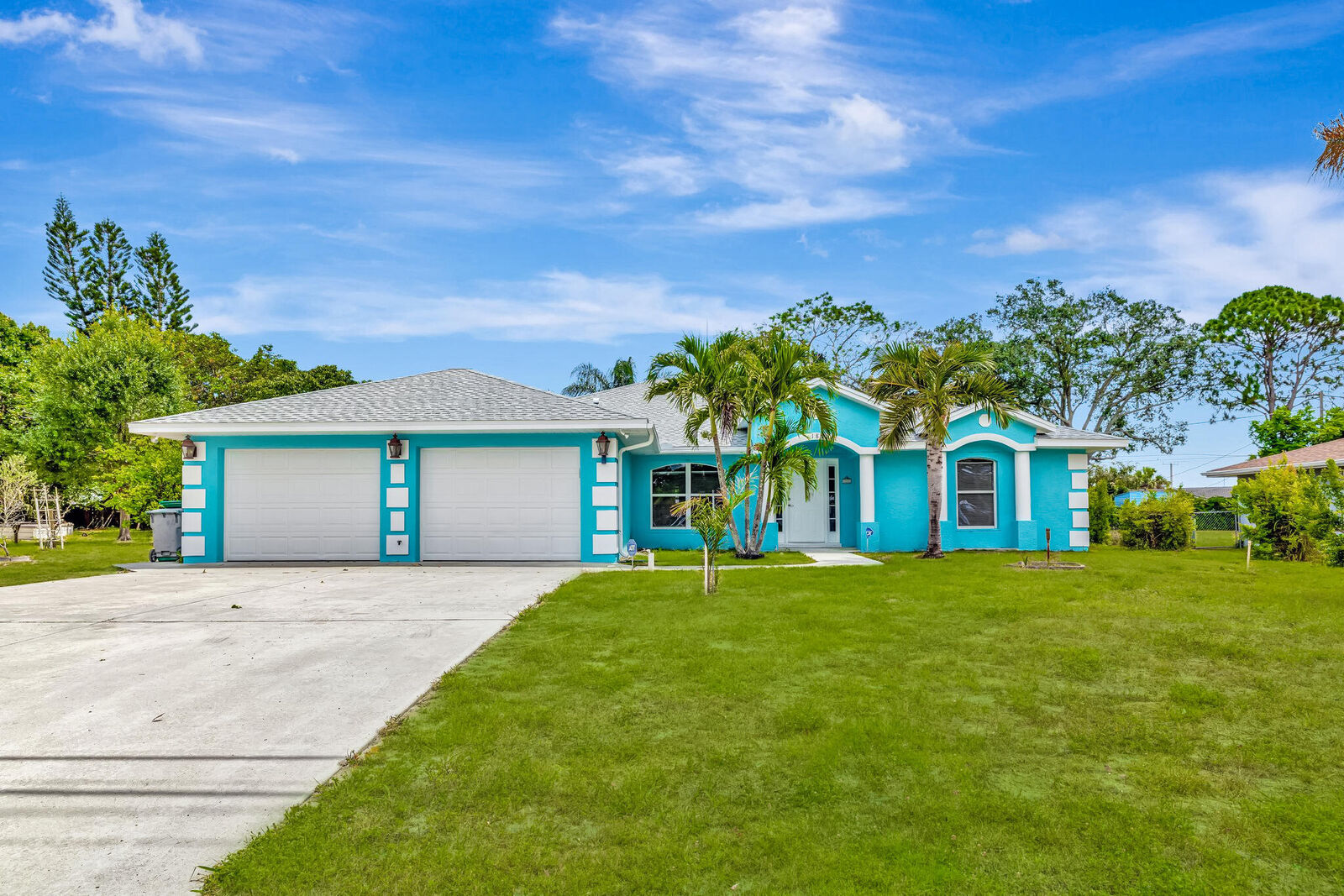 Property Photo: 189 SE Floresta Drive FL 34983
