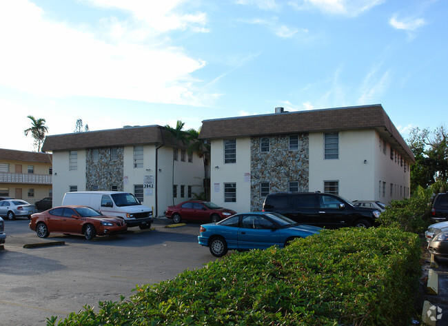 Property Photo: 2842 Fillmore Street 12 FL 33020